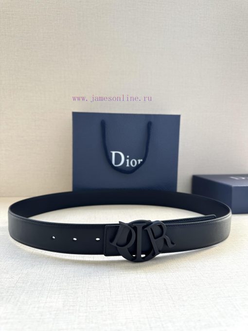 The stainless steel buckle of this Dior Charm belt with a width of 3.5cm reinterprets the cl p2k599p7