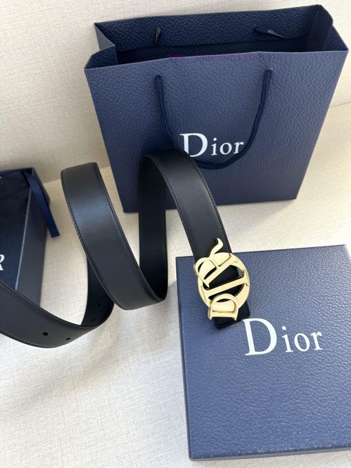 The stainless steel buckle of this Dior Charm belt with a width of 3.5cm reinterprets the cl xgeo62k7 - Image 17