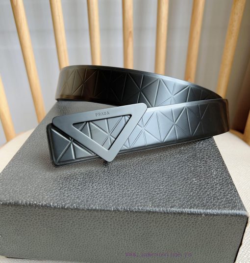 PRADA's belt is made of exquisite glossy embossed leather, presenting a simple and elegant s g0dtkmxg - Image 3