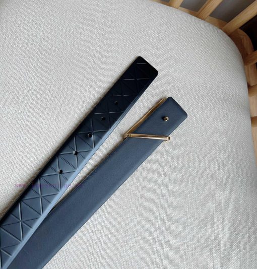 PRADA's belt is made of exquisite glossy embossed leather, presenting a simple and elegant s 760aof76 - Image 6