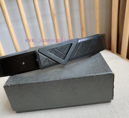 PRADA's belt is made of exquisite glossy embossed leather, presenting a simple and elegant s g0dtkmxg - Image 8