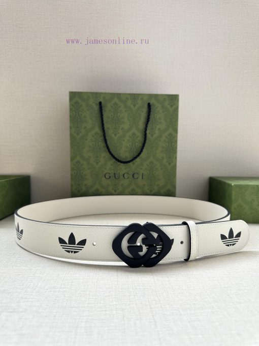 As one of the adidas x Gucci collaboration series, the 4.0cm GUCCI leather belt is adorned w h55n42t2