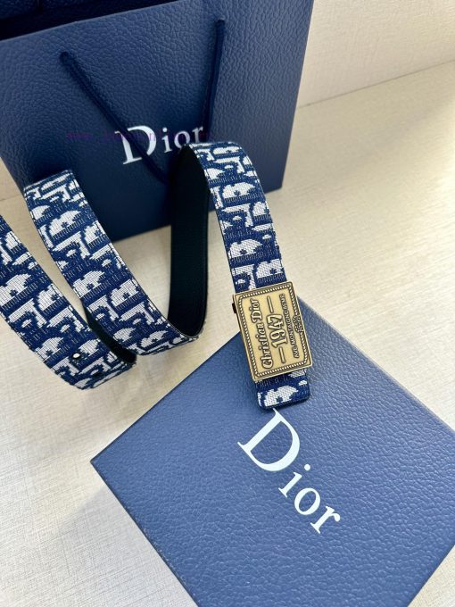 This 3.5cm wide waistband buckle is a new item from Dior, continuing the classic design and ii8jurpg - Image 17