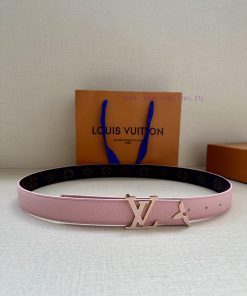 The 3.0-wide Pretty LV double-sided belt features a dazzling metal carved LV Initiales buckl rev2s8p5