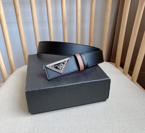 PRADA's glossy leather belt features a simple yet exquisite design with a triangular buckle 3064smd7