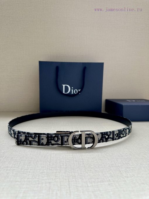 This 20mm Montaigne waist belt with a width of 2.0cm draws inspiration from the eponymous ha xngi8m2m