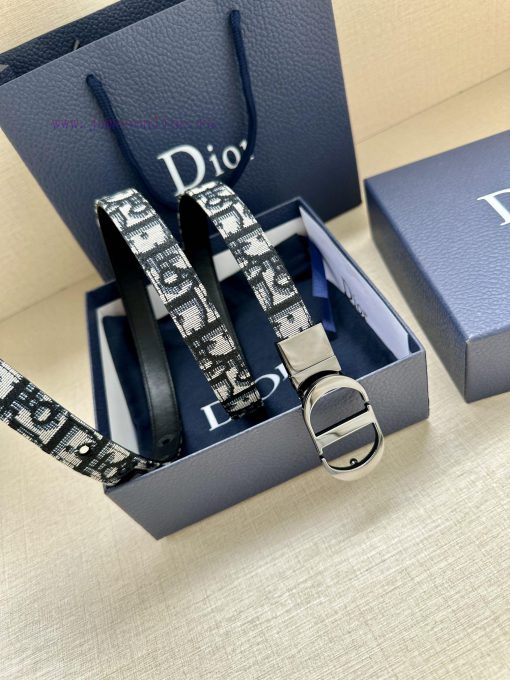 This 20mm Montaigne waist belt with a width of 2.0cm draws inspiration from the eponymous ha xngi8m2m - Image 7