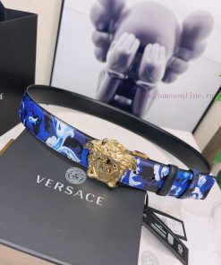 This Versace double-sided belt is made of high-quality Safiano leather and adorned with Bond epls0i61