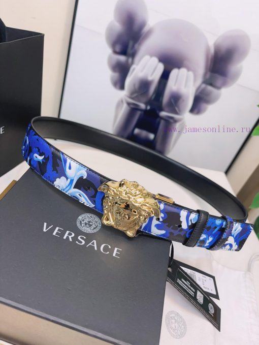 This Versace double-sided belt is made of high-quality Safiano leather and adorned with Bond epls0i61