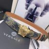 This Versace double-sided belt is made of high-quality Safiano leather and adorned with Bond vtqmpczz