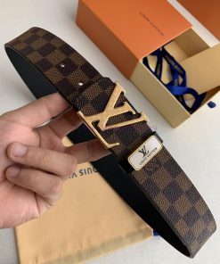 LV... Louis Vuitton ️Hanging buckle, intricately carved patterned steel buckle, photographed 4p30ngf0
