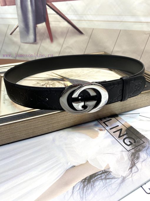 Gucci's top layer of cowhide is pressed onto the G surface, while the inner lining is a top rbap19rx - Image 3