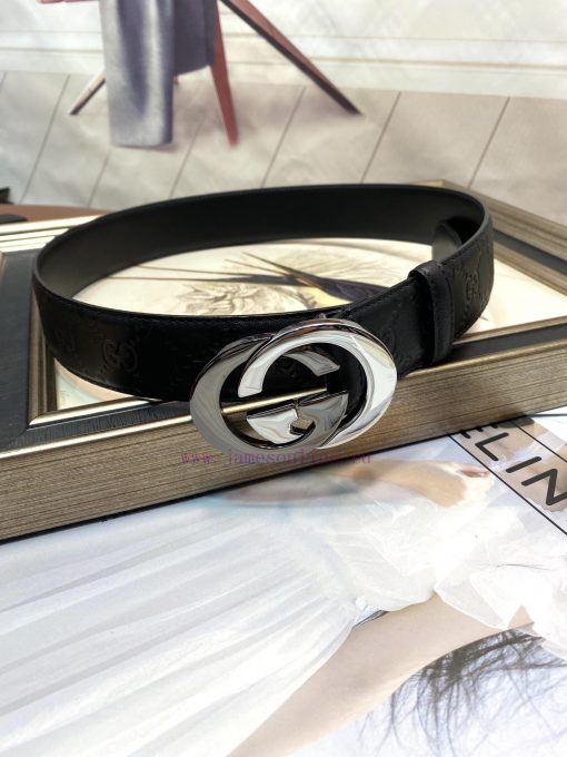 Gucci's top layer of cowhide is pressed onto the G surface, while the inner lining is a top rbap19rx - Image 7
