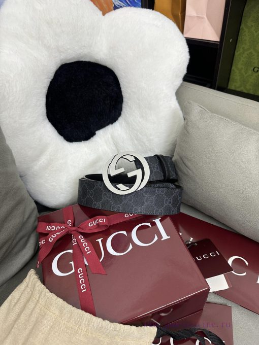 Gucci. GucciPaired with the new Chinese red and black GG Supreme with a vintage flower width uposzqnx