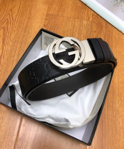 Gucci, double-sided belt, with Gucci Signature leather on one side and monochrome leather on mmrvay2s