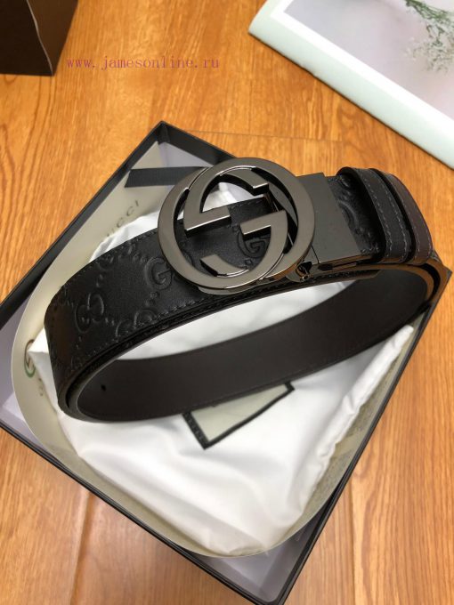 Gucci, double-sided belt, with Gucci Signature leather on one side and monochrome leather on mikxmwwl