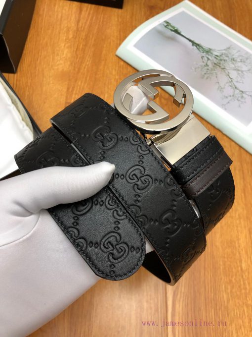 Gucci, double-sided belt, with Gucci Signature leather on one side and monochrome leather on mmrvay2s - Image 3