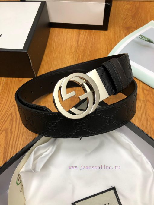 Gucci, double-sided belt, with Gucci Signature leather on one side and monochrome leather on mmrvay2s - Image 4