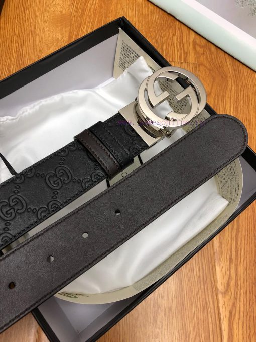 Gucci, double-sided belt, with Gucci Signature leather on one side and monochrome leather on mmrvay2s - Image 7