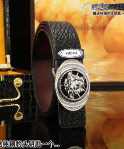 Give away a pure steel keychain as a gift￥ Delivery wooden boxVERSACE diamond studded buckle p1udiycz