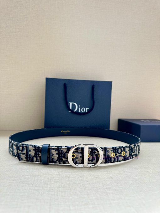 This saddle belt with a width of 3.0cm is a classic accessory presented in the classic blue lrdjr64s - Image 2