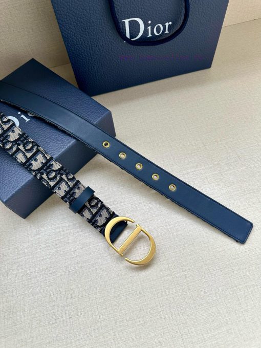 This saddle belt with a width of 3.0cm is a classic accessory presented in the classic blue pyxaogg5 - Image 5