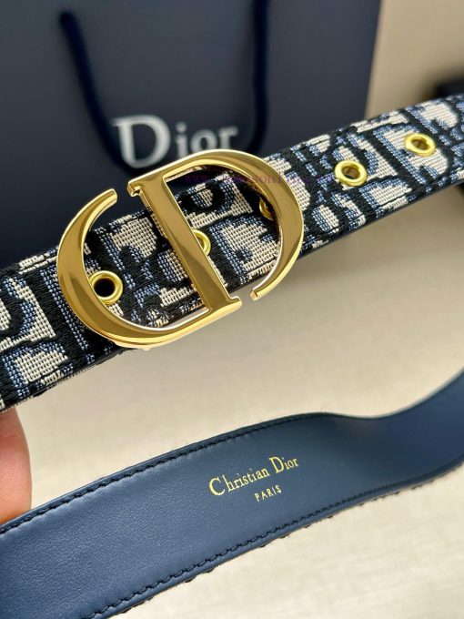 This saddle belt with a width of 3.0cm is a classic accessory presented in the classic blue 6jz0wj48 - Image 3