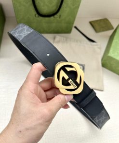 The Gucci belt with a width of 4.0cm made a stunning debut in the series, featuring a double vujzvj0w