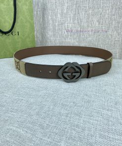 This wide waistband with a width of 4.0 cm is adorned with classic double G details, reminis ibe4i587