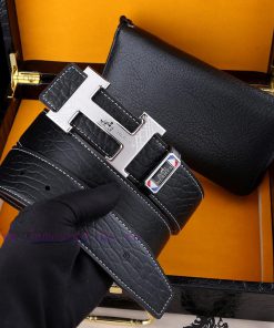 MADE IN FRANCEWooden box with accompanying picturesHERME @ Belt+Wallet SetBuckle material: T r5raw6ox