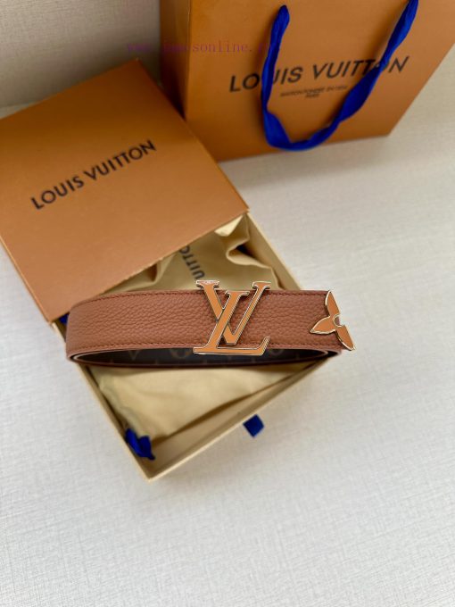 The 3.0-wide Pretty LV double-sided belt features a dazzling metal carved LV Initiales buckl gyj27f6j - Image 5