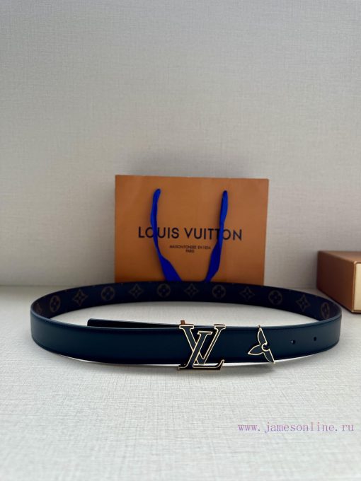 The 3.0-wide Pretty LV double-sided belt features a dazzling metal carved LV Initiales buckl m9pvr00r