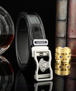 Give away a pure steel keychain as a giftComes with a complete set of purchasing gift boxesV 7dboxlgz