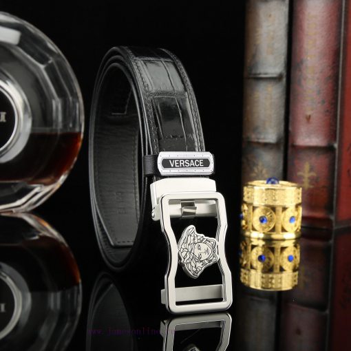 Give away a pure steel keychain as a giftComes with a complete set of purchasing gift boxesV 7dboxlgz