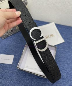 This 35mm double-sided belt from Dior combines elegant temperament with modern style. On one osmo4c5b