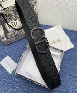 This 35mm double-sided belt from Dior combines elegant temperament with modern style. On one 1h37iy69