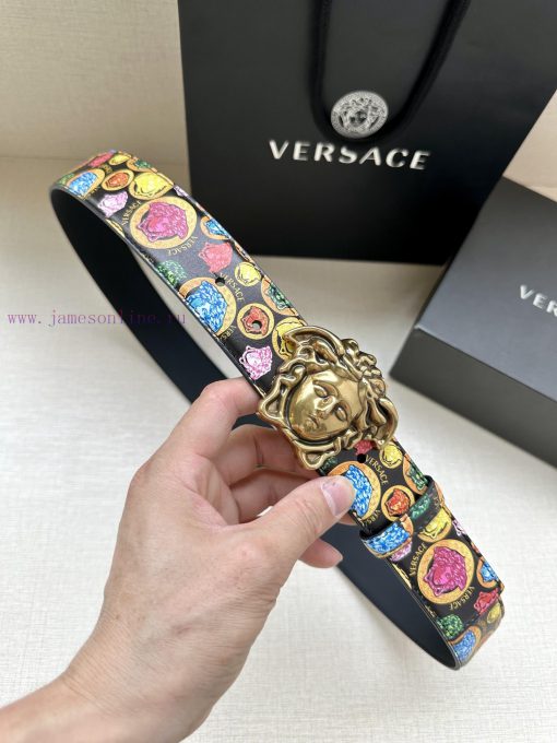 Width 4.0cm Versace This Palazzo belt is made of cowhide fabric and adorned with Le Pop Clas pcqrz9ru