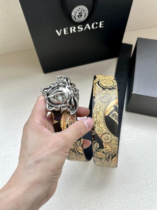 Width 4.0cm Versace This Palazzo belt is made of cowhide fabric and adorned with Le Pop Clas 9u38uy7d - Image 4