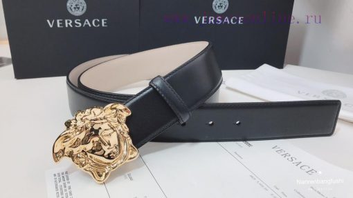 This leather belt is adorned with the iconic Versace Medusa avatar buckle, highlighting its sp2le2xt - Image 4
