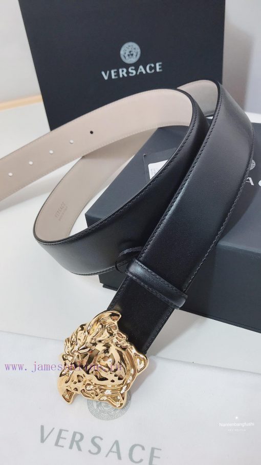 This leather belt is adorned with the iconic Versace Medusa avatar buckle, highlighting its sp2le2xt - Image 8