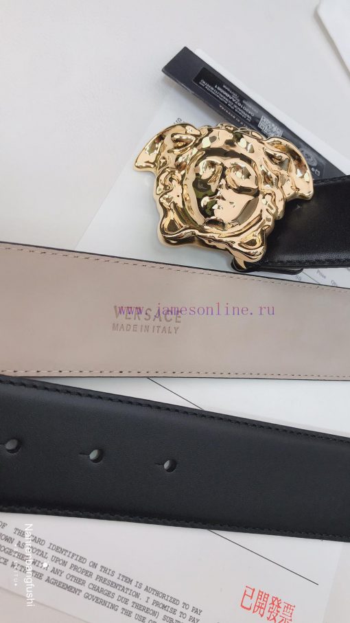 This leather belt is adorned with the iconic Versace Medusa avatar buckle, highlighting its sp2le2xt - Image 9