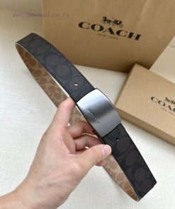 The 3.7cm wide COACH double-sided waist belt is made of one side of black/khaki fabric and c vrz97rdo