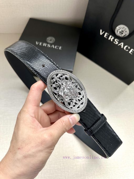 The 3D hollowed out Medusa on the Versace head logo waistband buckle with a width of 4.0cm g lifs7b0r