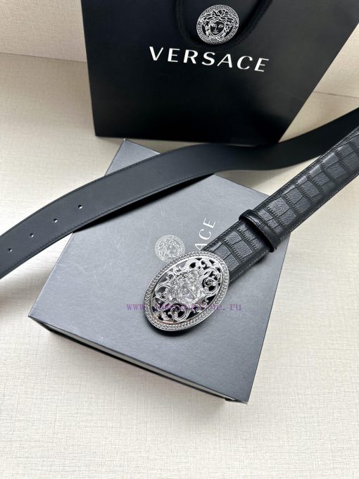 The 3D hollowed out Medusa on the Versace head logo waistband buckle with a width of 4.0cm g 0qt3c860 - Image 9