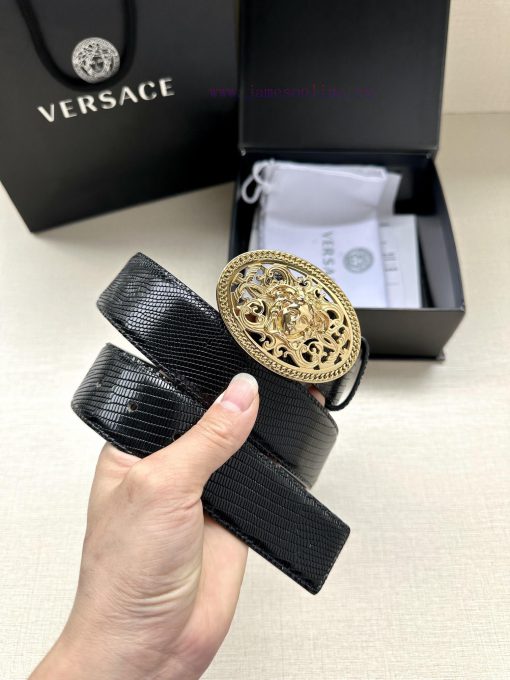 The 3D hollowed out Medusa on the Versace head logo waistband buckle with a width of 4.0cm g lifs7b0r - Image 10