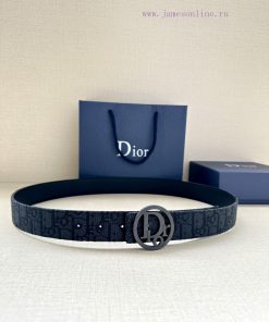 Dior's 3.5cm wide gold trimmed brass waistband buckle is a new addition to the spring collec 80jnigvi