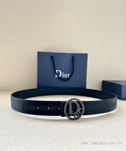 Dior's 3.5cm wide gold trimmed brass waistband buckle is a new addition to the spring collec 2da8aj9t