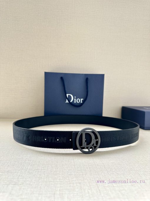 Dior's 3.5cm wide gold trimmed brass waistband buckle is a new addition to the spring collec 2da8aj9t