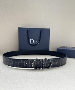 This 35mm double-sided belt combines elegant temperament with modern style. The double-sided iz0iksla