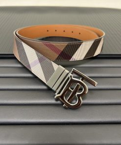 Burberry. BurberryA complete set of high-quality tail clip fasteners with a width of 35mm, p 4vk4qw1d